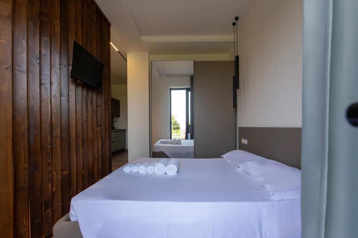 La Brisa Aparthotel Capo d'Orlando Exterior photo