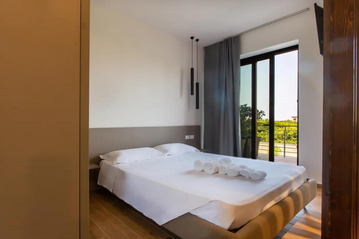 La Brisa Aparthotel Capo d'Orlando Exterior photo